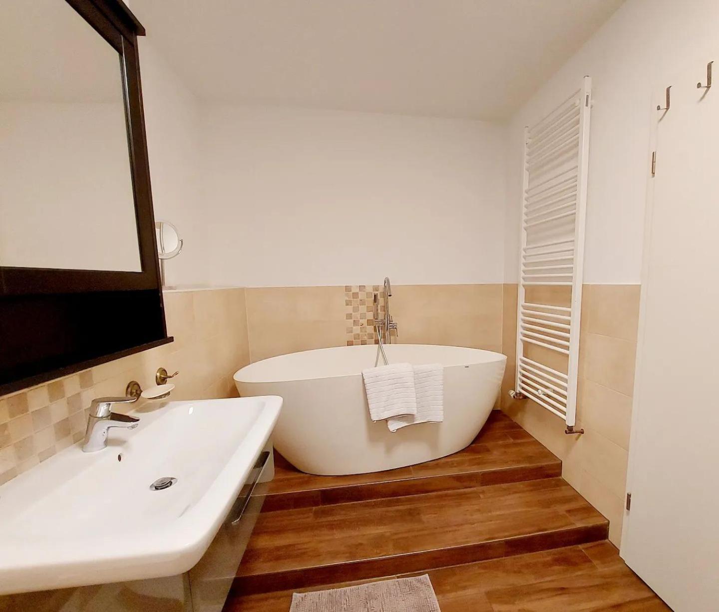 גרייפסוואלד Hochwertige Ferienwohnung Direkt Am Wasser Mit Balkon מראה חיצוני תמונה