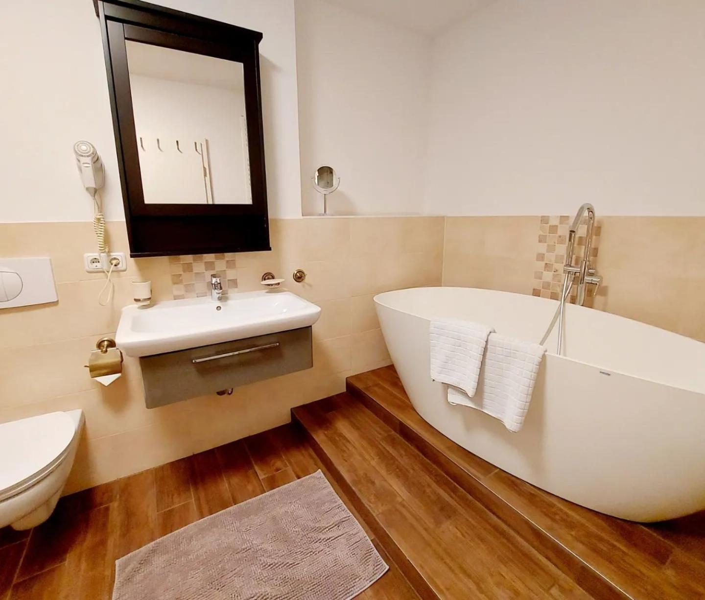 גרייפסוואלד Hochwertige Ferienwohnung Direkt Am Wasser Mit Balkon מראה חיצוני תמונה